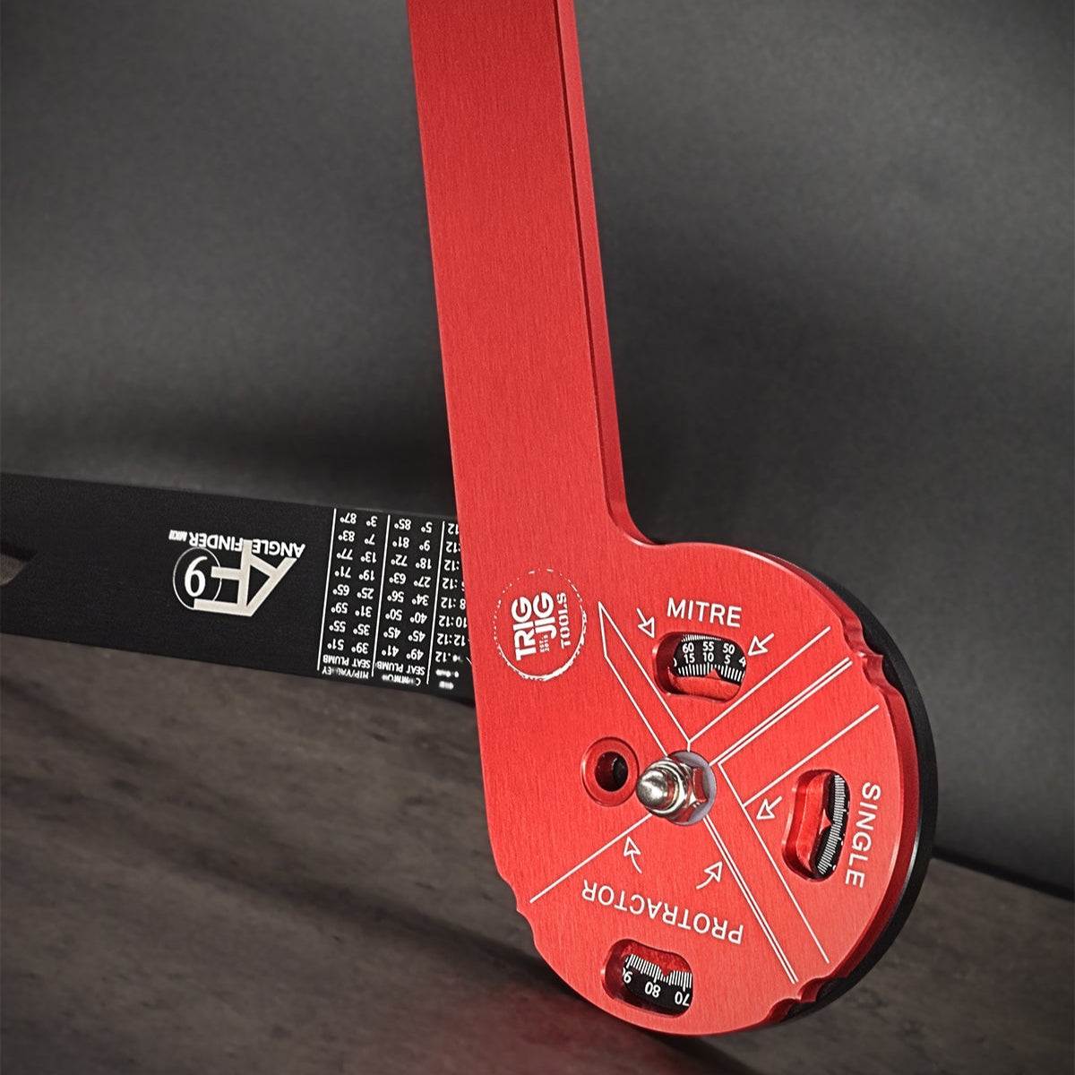 Red mitre on a dark gray background - AF9 Pro Angle Finder